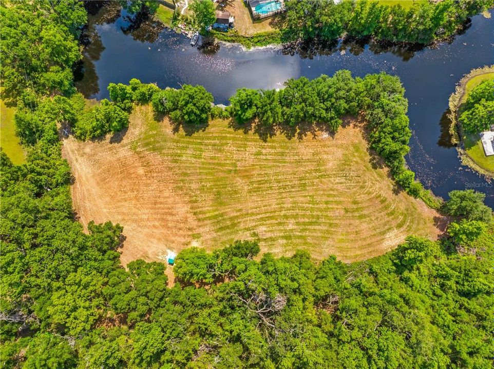 待售: $215,000 (1.80 acres)