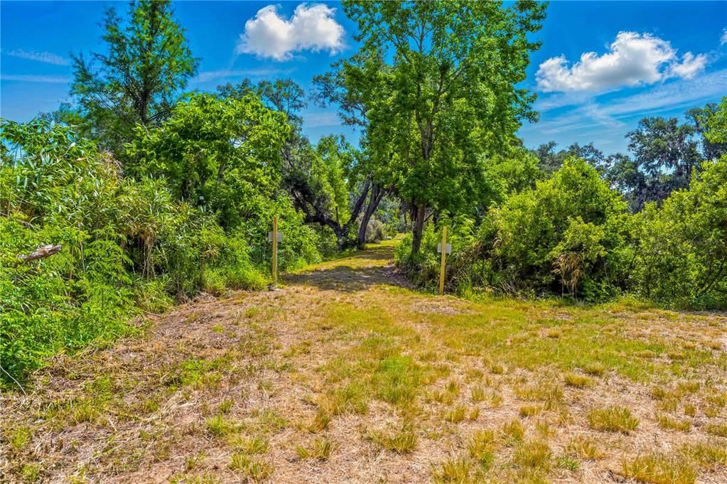 待售: $215,000 (1.80 acres)