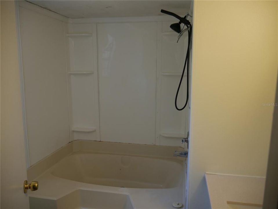 For Sale: $318,600 (5 beds, 3 baths, 2184 Square Feet)