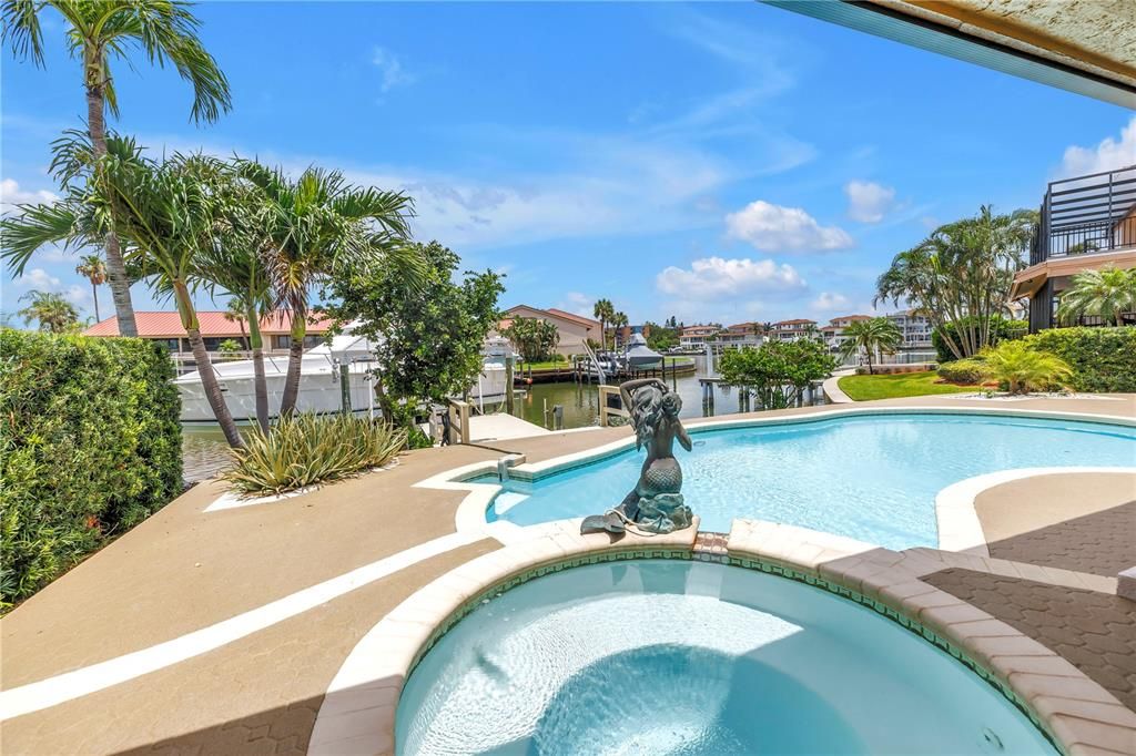 For Sale: $2,199,900 (3 beds, 3 baths, 2548 Square Feet)