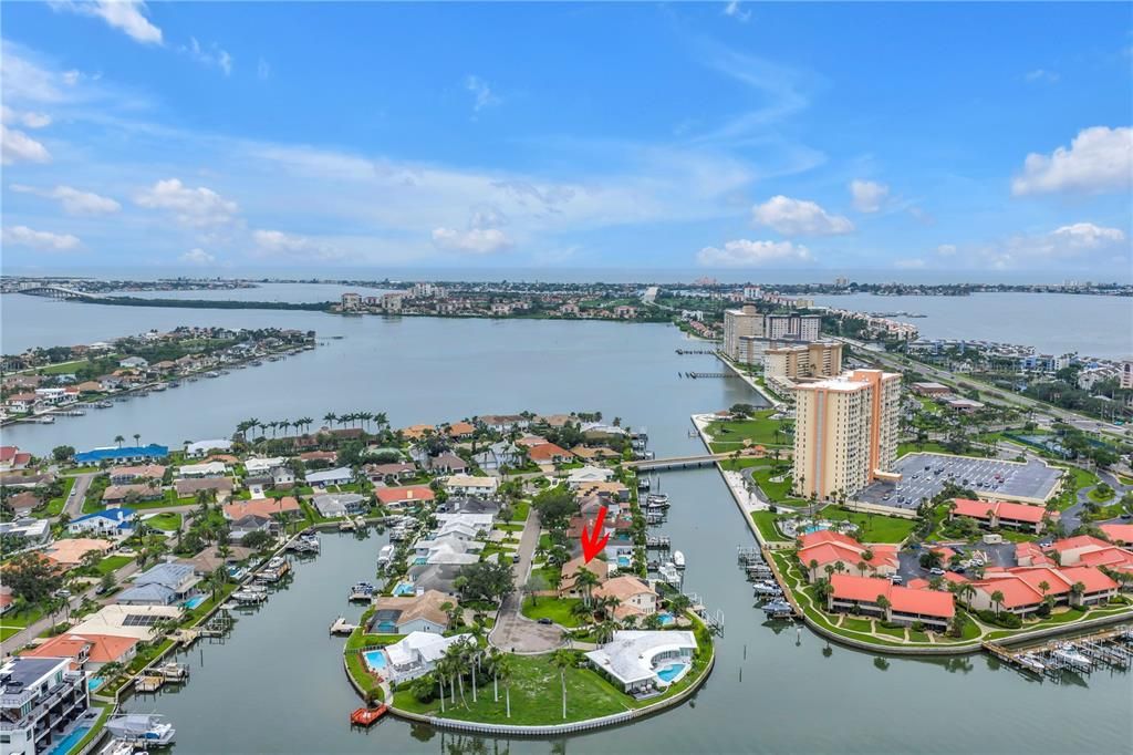 For Sale: $2,199,900 (3 beds, 3 baths, 2548 Square Feet)