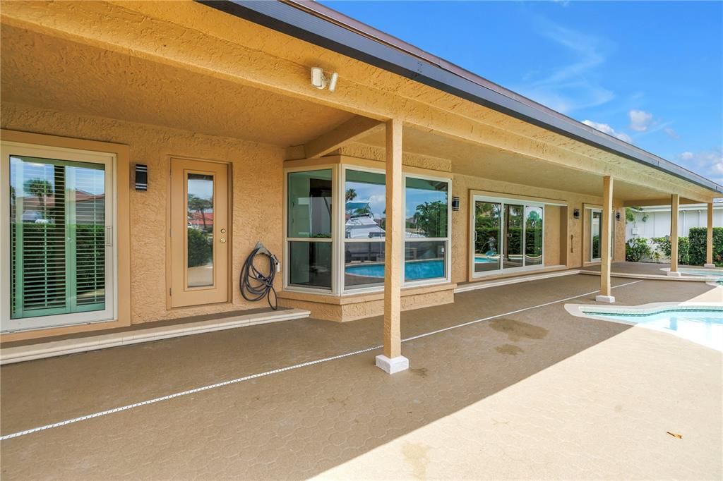 For Sale: $2,199,900 (3 beds, 3 baths, 2548 Square Feet)