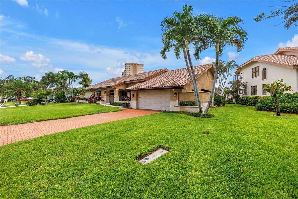 For Sale: $2,199,900 (3 beds, 3 baths, 2548 Square Feet)