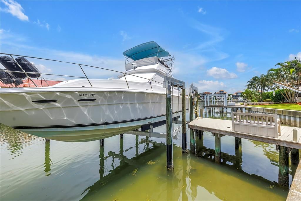 For Sale: $2,199,900 (3 beds, 3 baths, 2548 Square Feet)