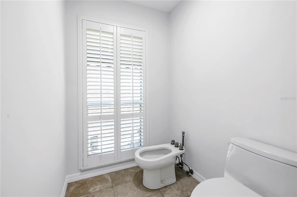 For Sale: $2,199,900 (3 beds, 3 baths, 2548 Square Feet)