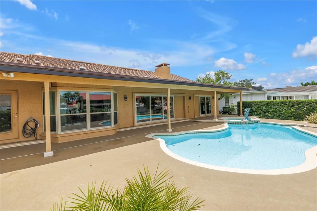 For Sale: $2,199,900 (3 beds, 3 baths, 2548 Square Feet)