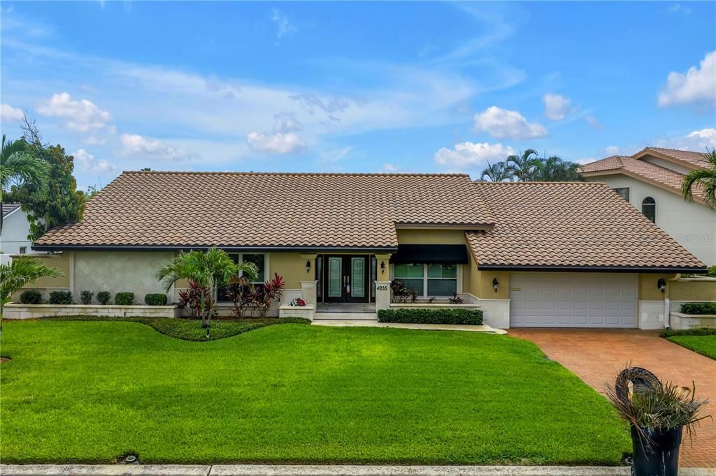 For Sale: $2,199,900 (3 beds, 3 baths, 2548 Square Feet)