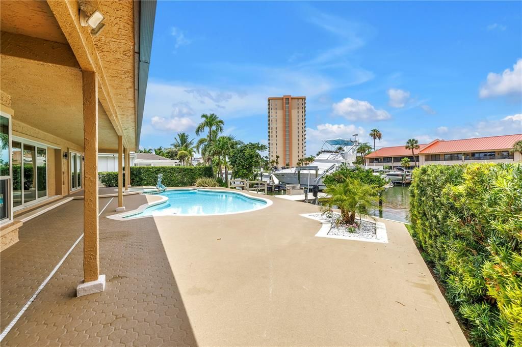 For Sale: $2,199,900 (3 beds, 3 baths, 2548 Square Feet)