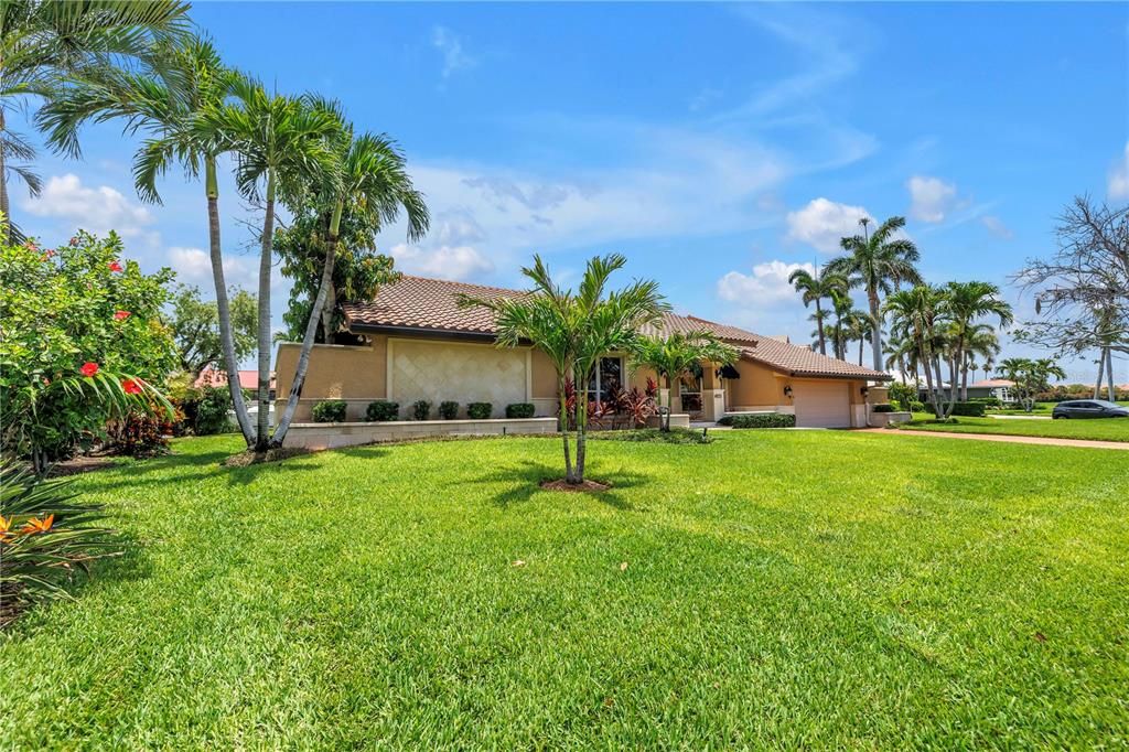 For Sale: $2,199,900 (3 beds, 3 baths, 2548 Square Feet)