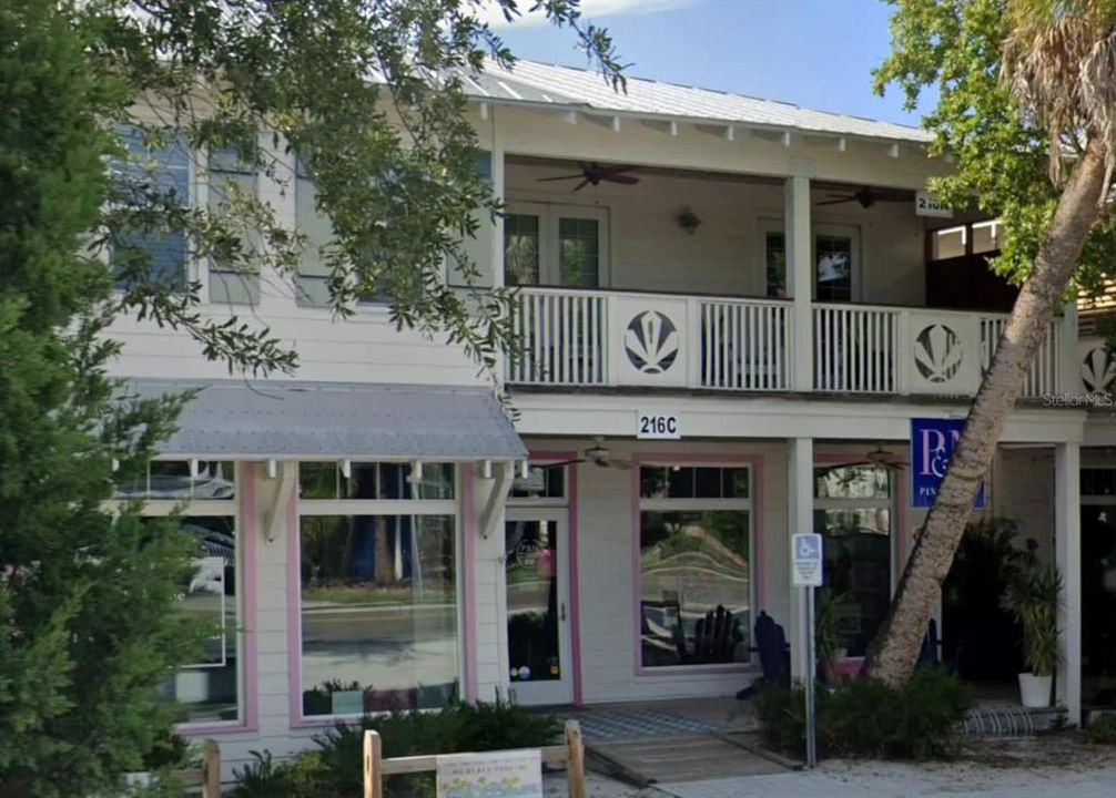 Vendido Recientemente: $1,420,000 (3 camas, 2 baños, 1692 Pies cuadrados)