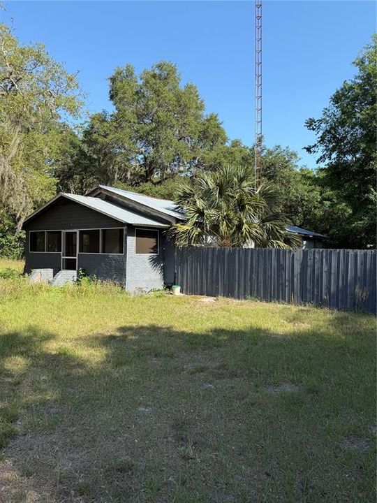 For Sale: $89,000 (5 beds, 2 baths, 1564 Square Feet)