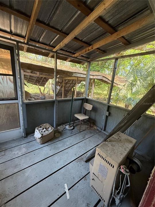 For Sale: $89,000 (5 beds, 2 baths, 1564 Square Feet)