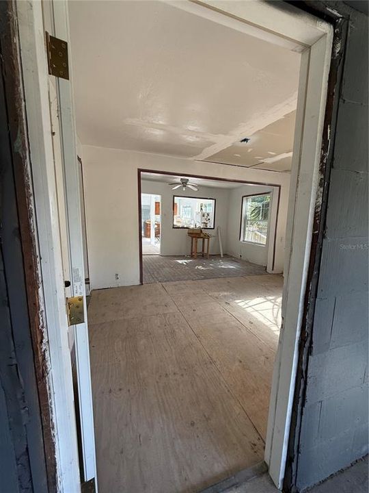 For Sale: $89,000 (5 beds, 2 baths, 1564 Square Feet)