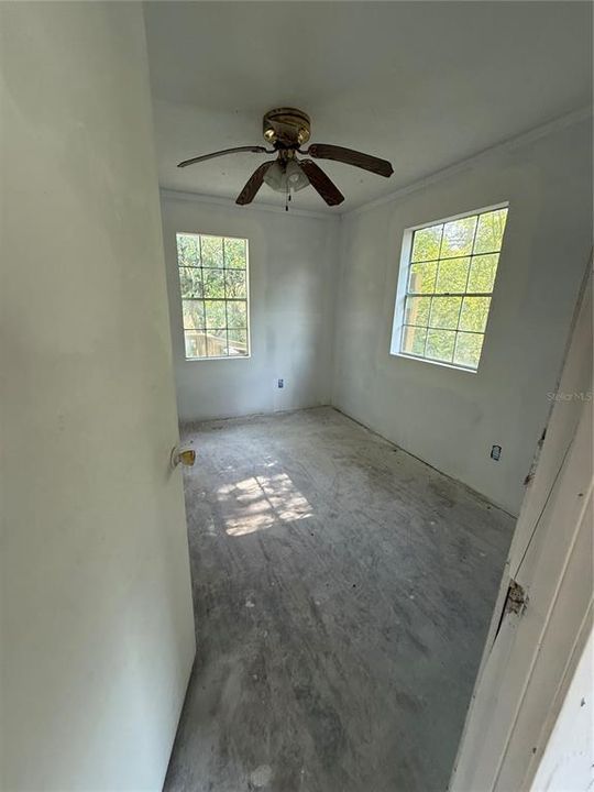 For Sale: $89,000 (5 beds, 2 baths, 1564 Square Feet)