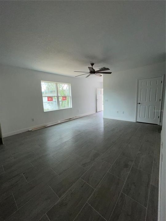 For Sale: $299,900 (3 beds, 2 baths, 1250 Square Feet)