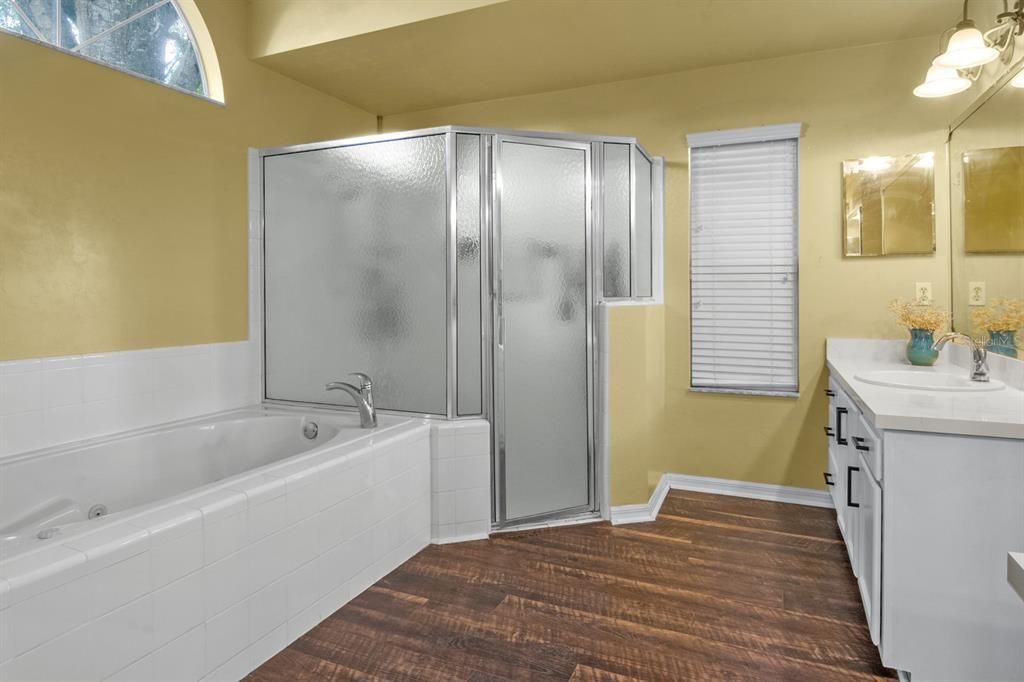 For Sale: $490,000 (4 beds, 3 baths, 2528 Square Feet)