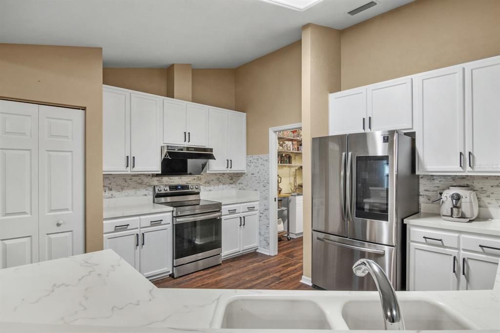 For Sale: $490,000 (4 beds, 3 baths, 2528 Square Feet)