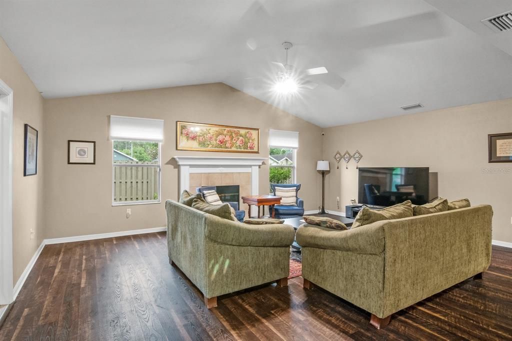 For Sale: $490,000 (4 beds, 3 baths, 2528 Square Feet)