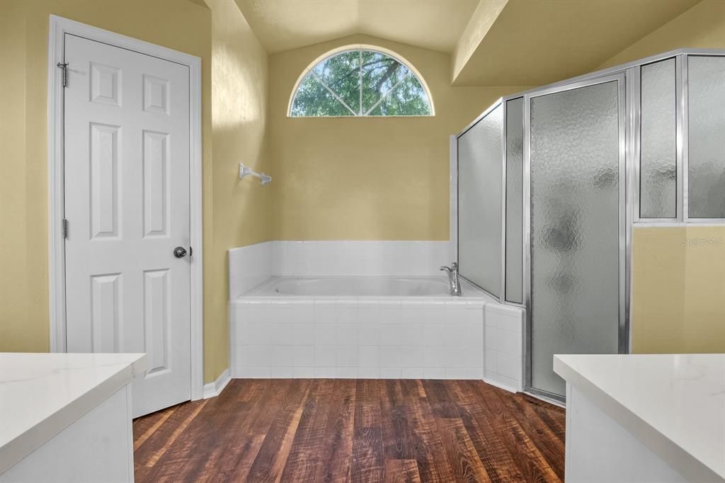 For Sale: $490,000 (4 beds, 3 baths, 2528 Square Feet)