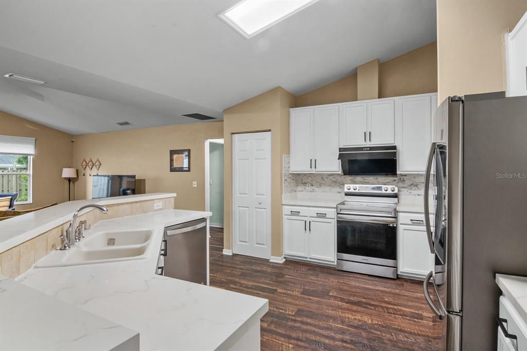 For Sale: $490,000 (4 beds, 3 baths, 2528 Square Feet)
