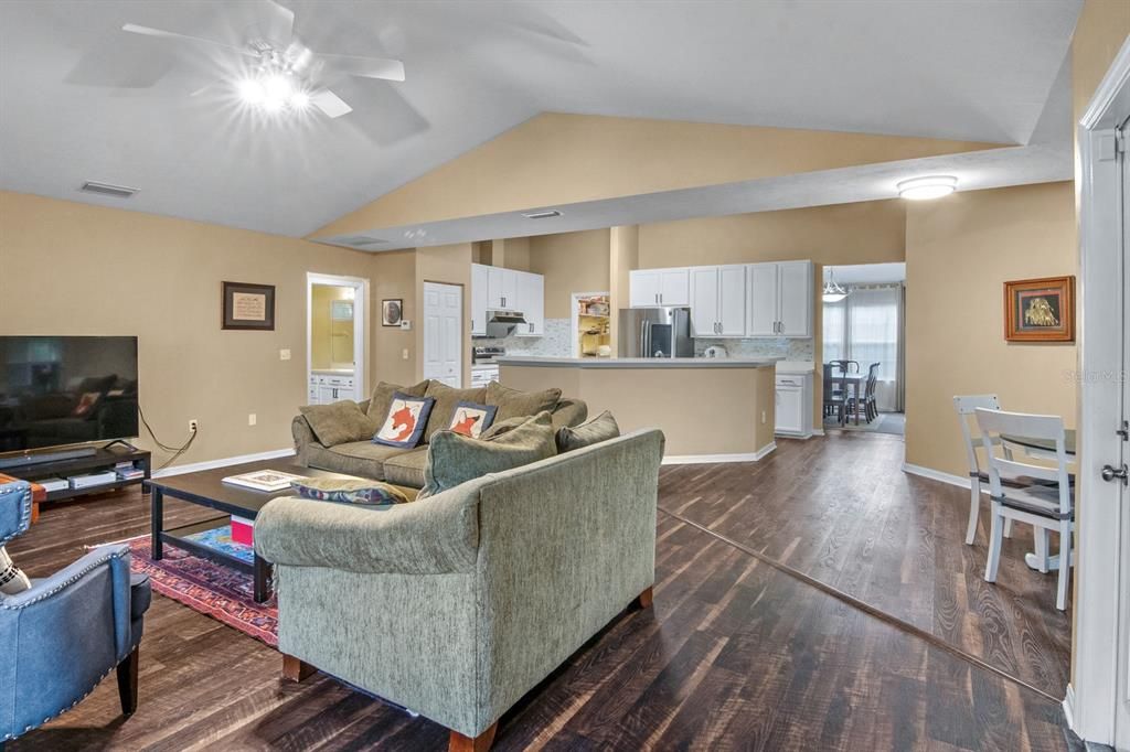 For Sale: $490,000 (4 beds, 3 baths, 2528 Square Feet)