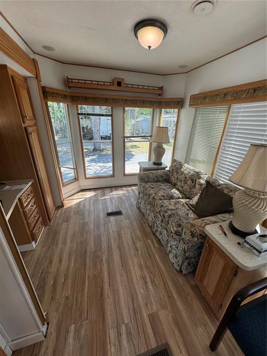 待售: $70,000 (1 贝兹, 1 浴室, 320 平方英尺)