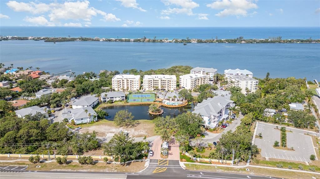 For Sale: $625,000 (2 beds, 2 baths, 1932 Square Feet)