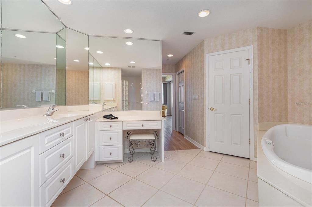 For Sale: $625,000 (2 beds, 2 baths, 1932 Square Feet)