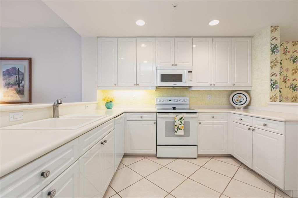 For Sale: $625,000 (2 beds, 2 baths, 1932 Square Feet)