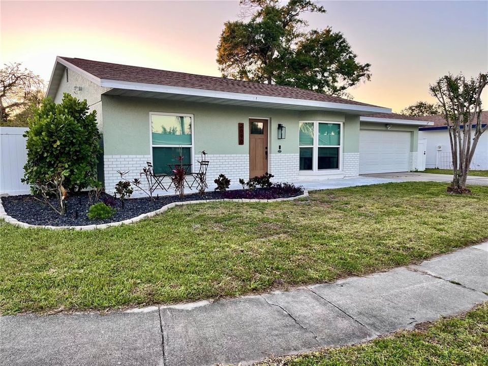 3 bed 2 bath POOL home