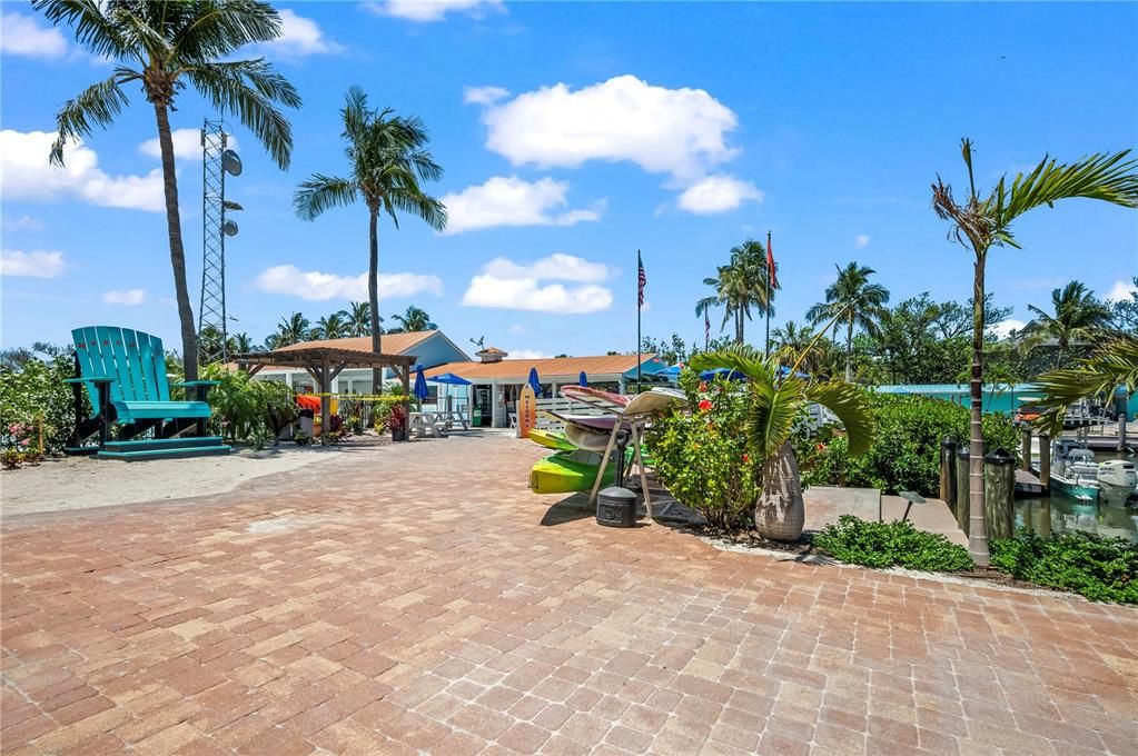 For Sale: $1,350,000 (3 beds, 2 baths, 1500 Square Feet)