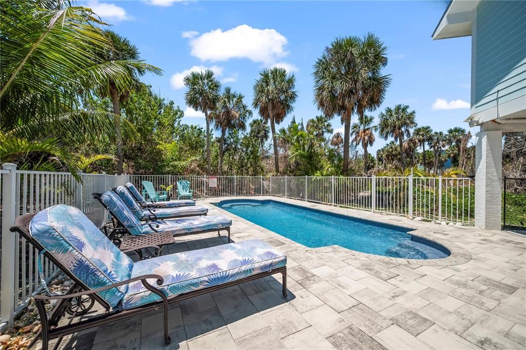 For Sale: $1,350,000 (3 beds, 2 baths, 1500 Square Feet)