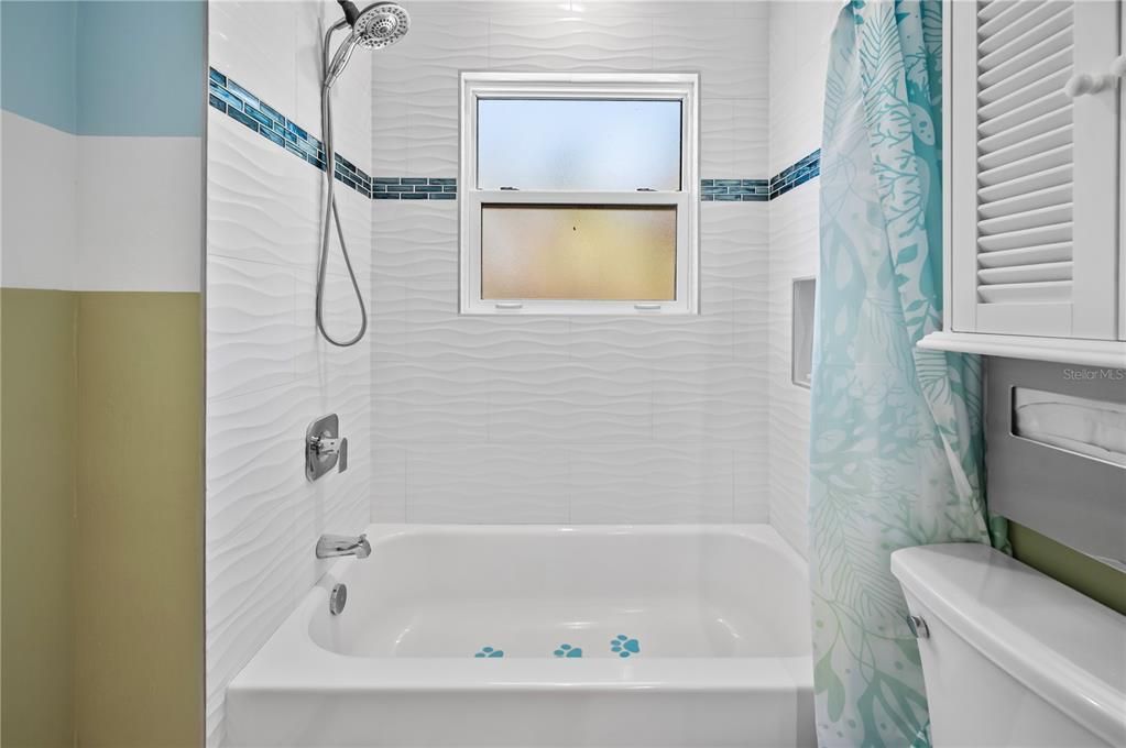 For Sale: $1,350,000 (3 beds, 2 baths, 1500 Square Feet)