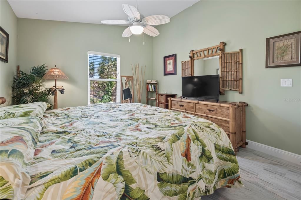 For Sale: $1,350,000 (3 beds, 2 baths, 1500 Square Feet)