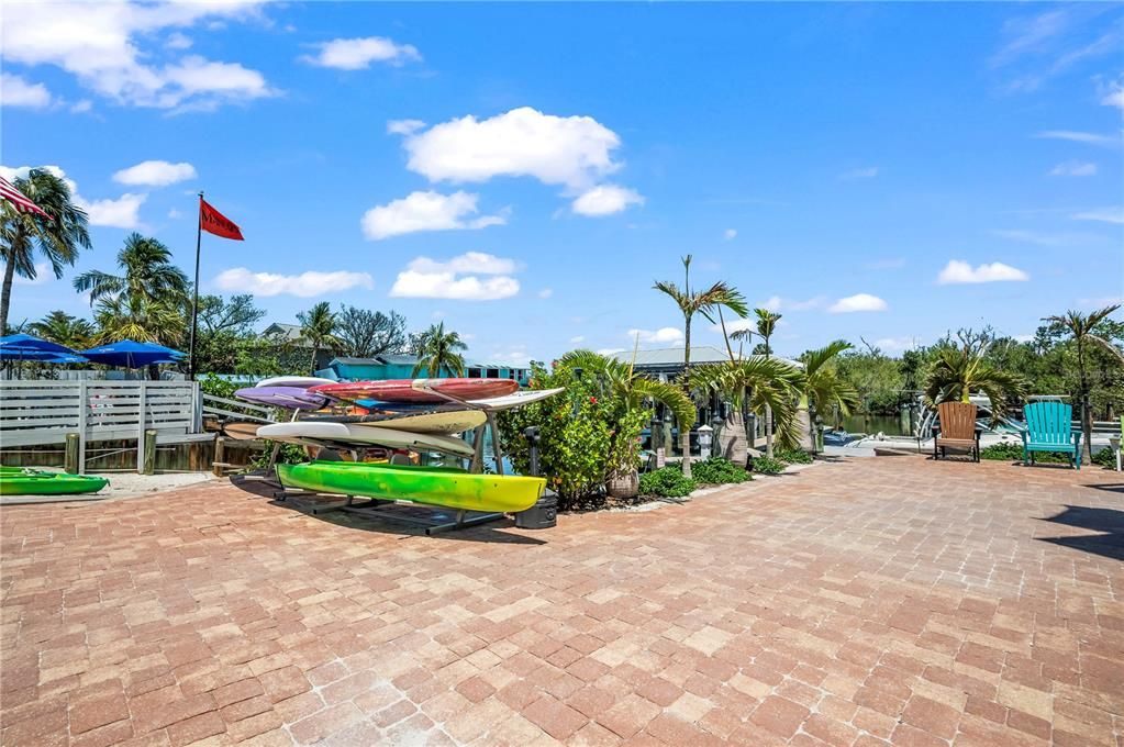 For Sale: $1,350,000 (3 beds, 2 baths, 1500 Square Feet)