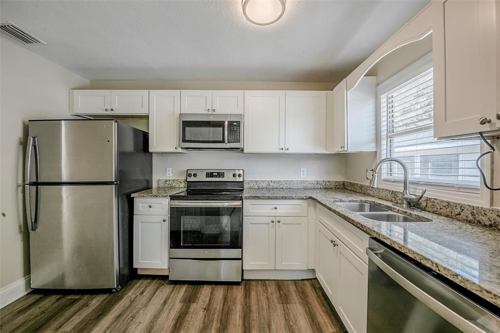 На продажу: $270,000 (3 спален, 1 ванн, 1004 Квадратных фут)