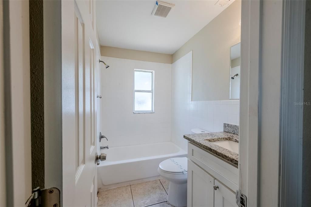 На продажу: $270,000 (3 спален, 1 ванн, 1004 Квадратных фут)