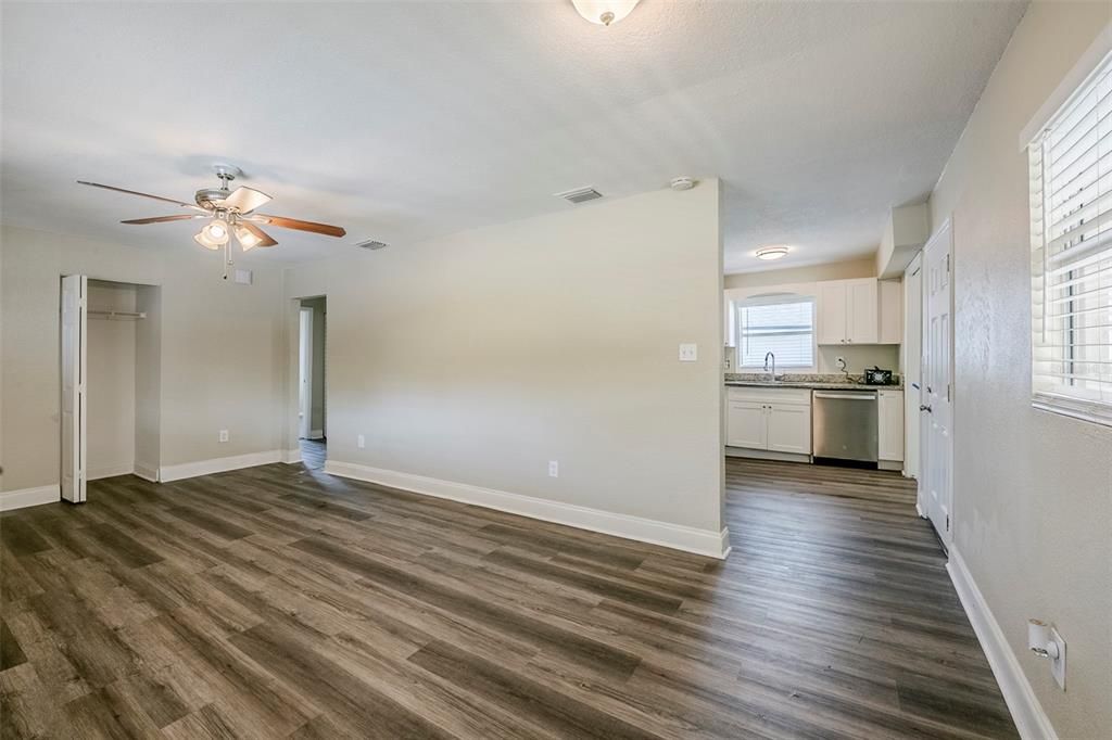 На продажу: $270,000 (3 спален, 1 ванн, 1004 Квадратных фут)