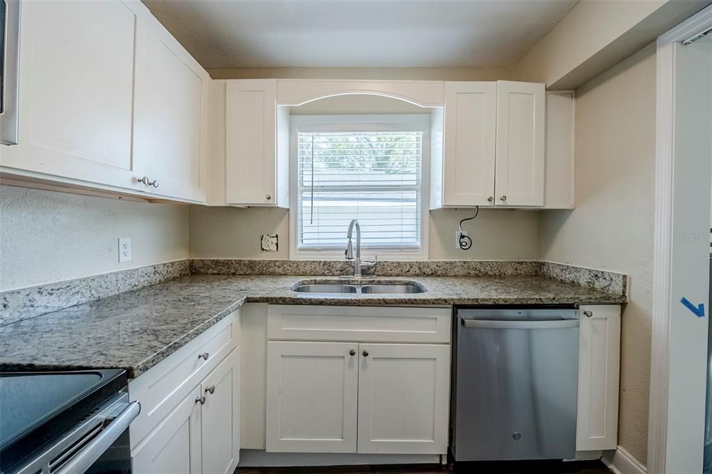 На продажу: $270,000 (3 спален, 1 ванн, 1004 Квадратных фут)