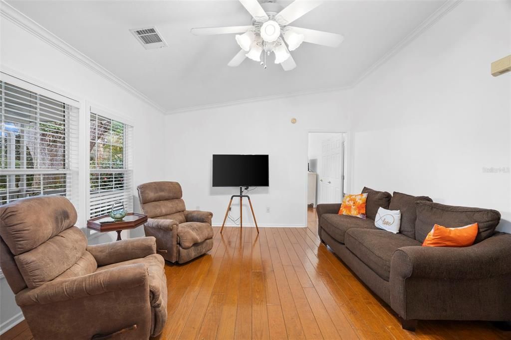 For Sale: $464,999 (4 beds, 2 baths, 1904 Square Feet)