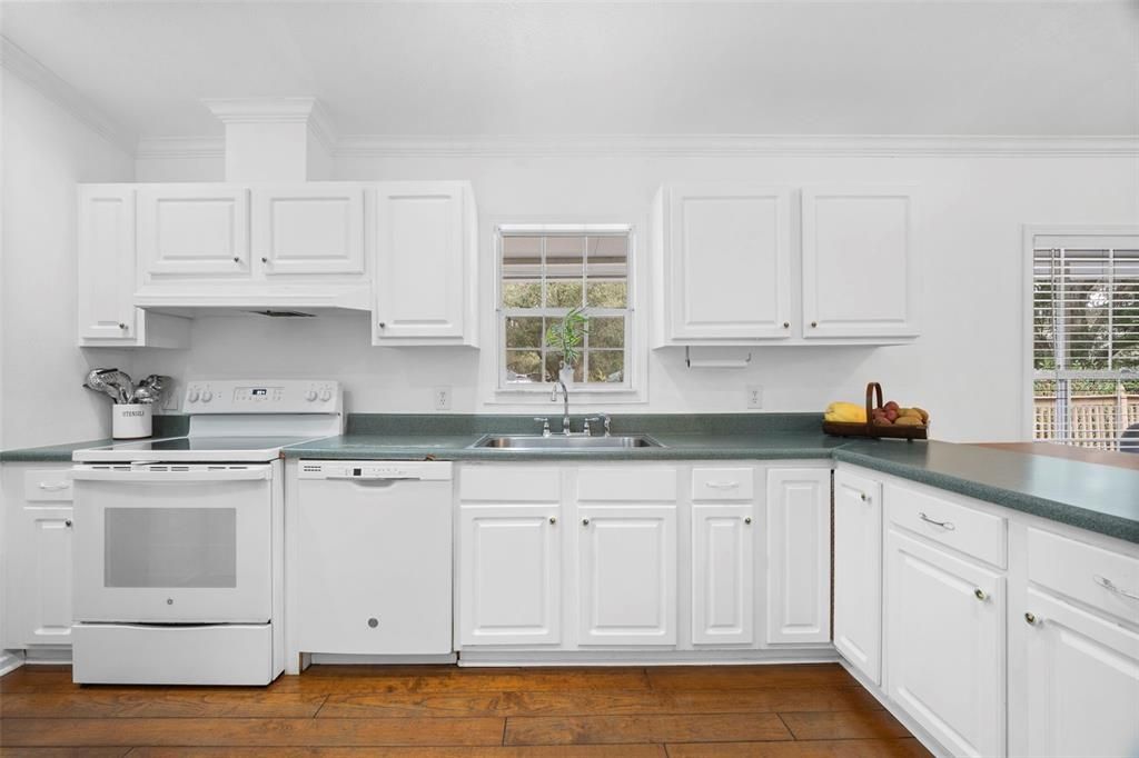 For Sale: $464,999 (4 beds, 2 baths, 1904 Square Feet)