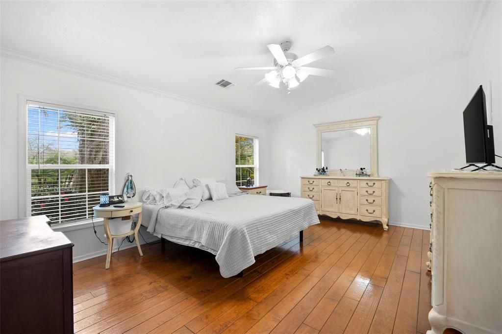 For Sale: $464,999 (4 beds, 2 baths, 1904 Square Feet)