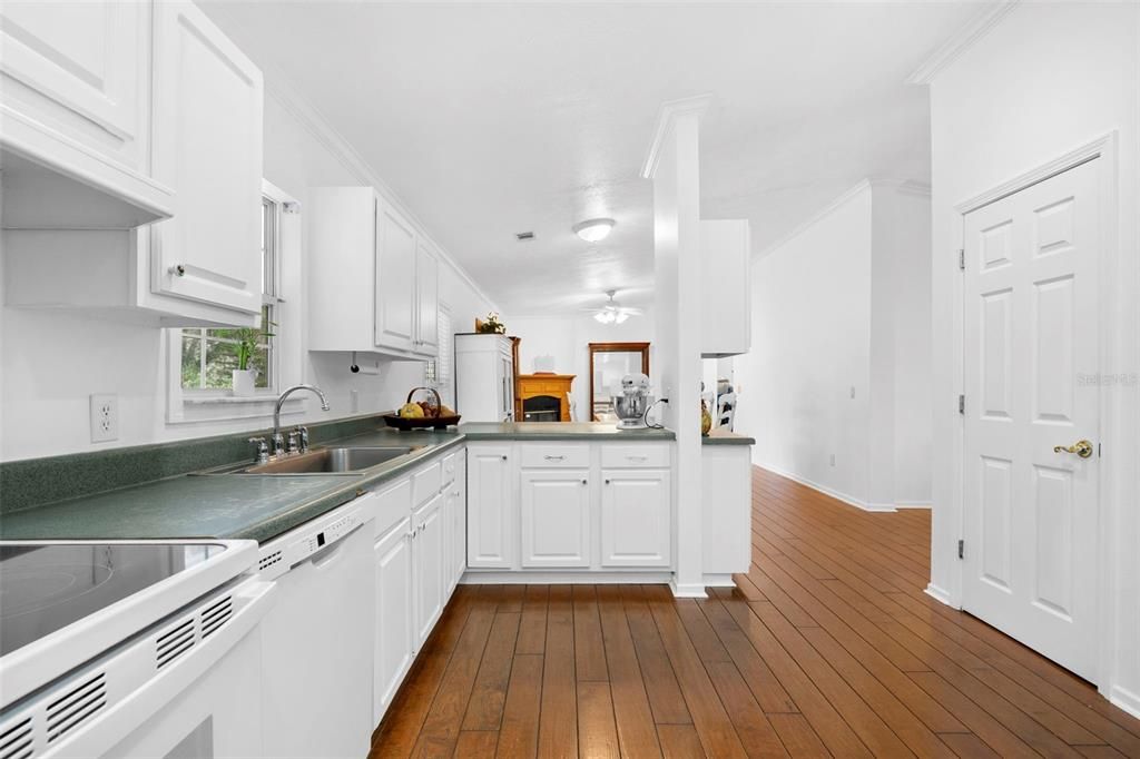 For Sale: $464,999 (4 beds, 2 baths, 1904 Square Feet)