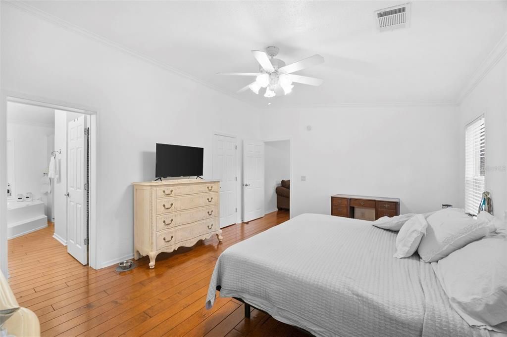 For Sale: $464,999 (4 beds, 2 baths, 1904 Square Feet)