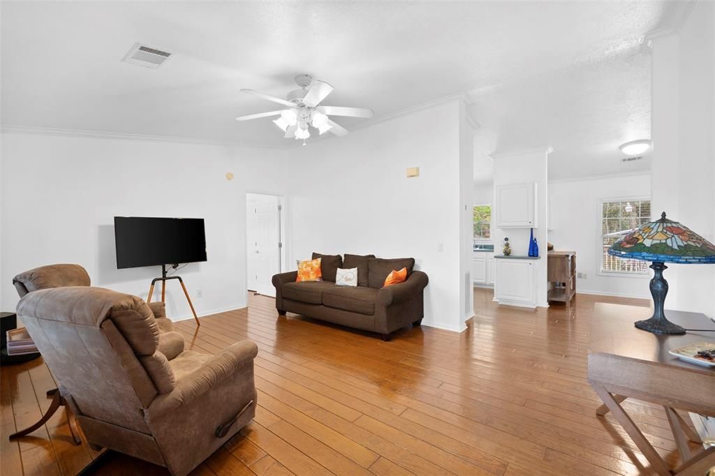 For Sale: $464,999 (4 beds, 2 baths, 1904 Square Feet)