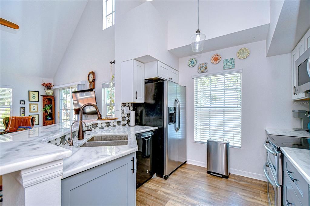 Active With Contract: $265,000 (3 beds, 2 baths, 1578 Square Feet)