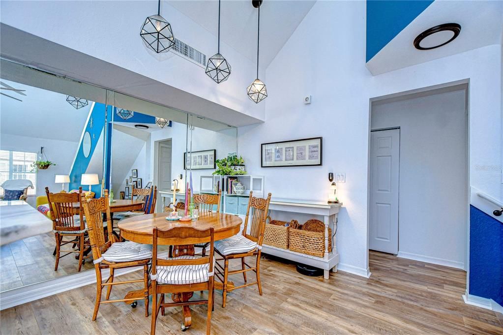 Active With Contract: $265,000 (3 beds, 2 baths, 1578 Square Feet)