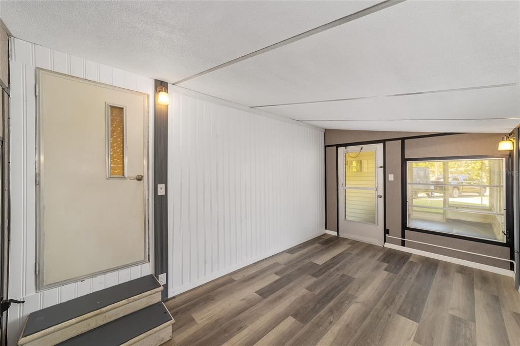 For Sale: $105,000 (2 beds, 2 baths, 684 Square Feet)