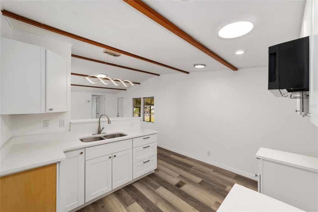 For Sale: $105,000 (2 beds, 2 baths, 684 Square Feet)