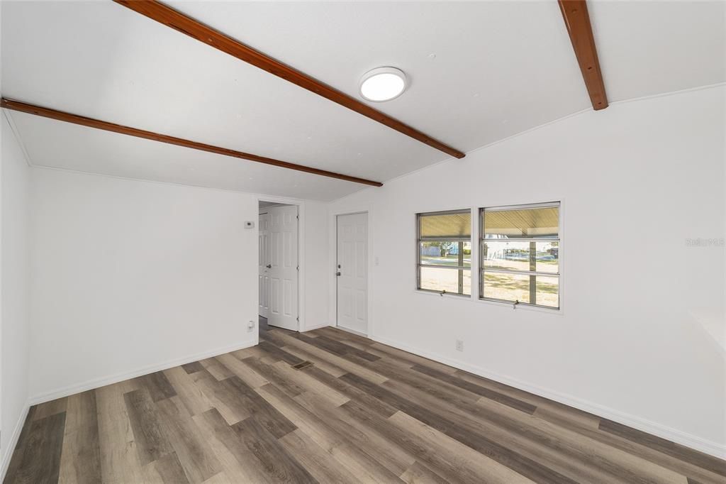 For Sale: $105,000 (2 beds, 2 baths, 684 Square Feet)